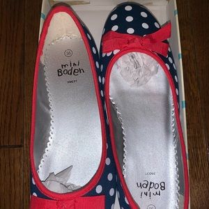Mini Boden Girls size 4 navy polka dot flats